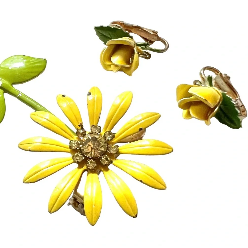 Vintage Flower Brooch Ear Clip Set Yellow Daisy Floral Earrings Pin Enamel Metal